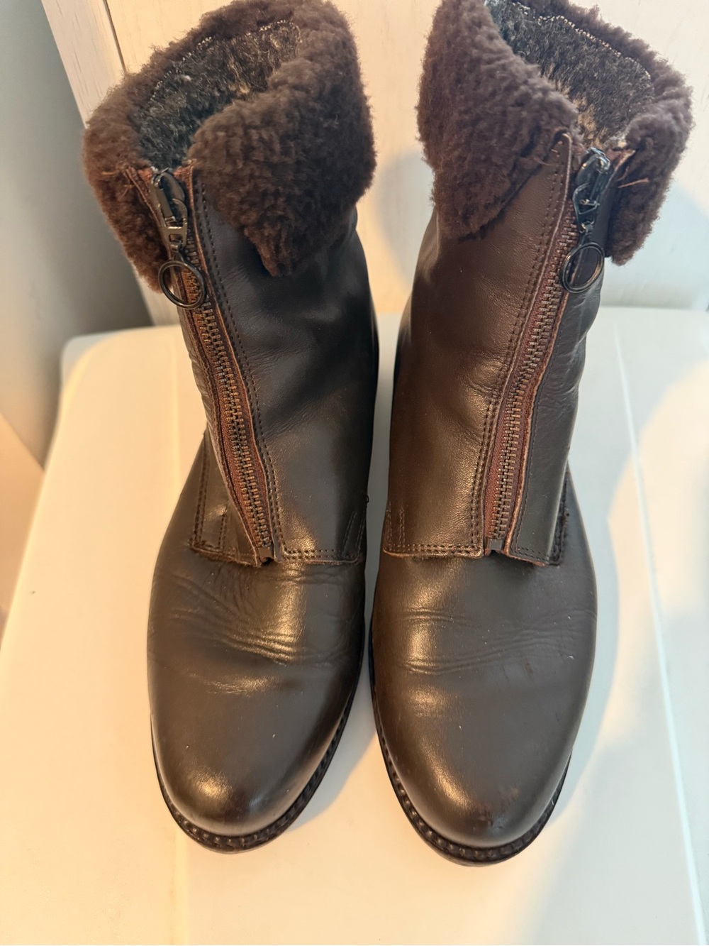 Bally made Italy Women's Brown leather Faux-Fur Trim Zip Ankle Boots size 38